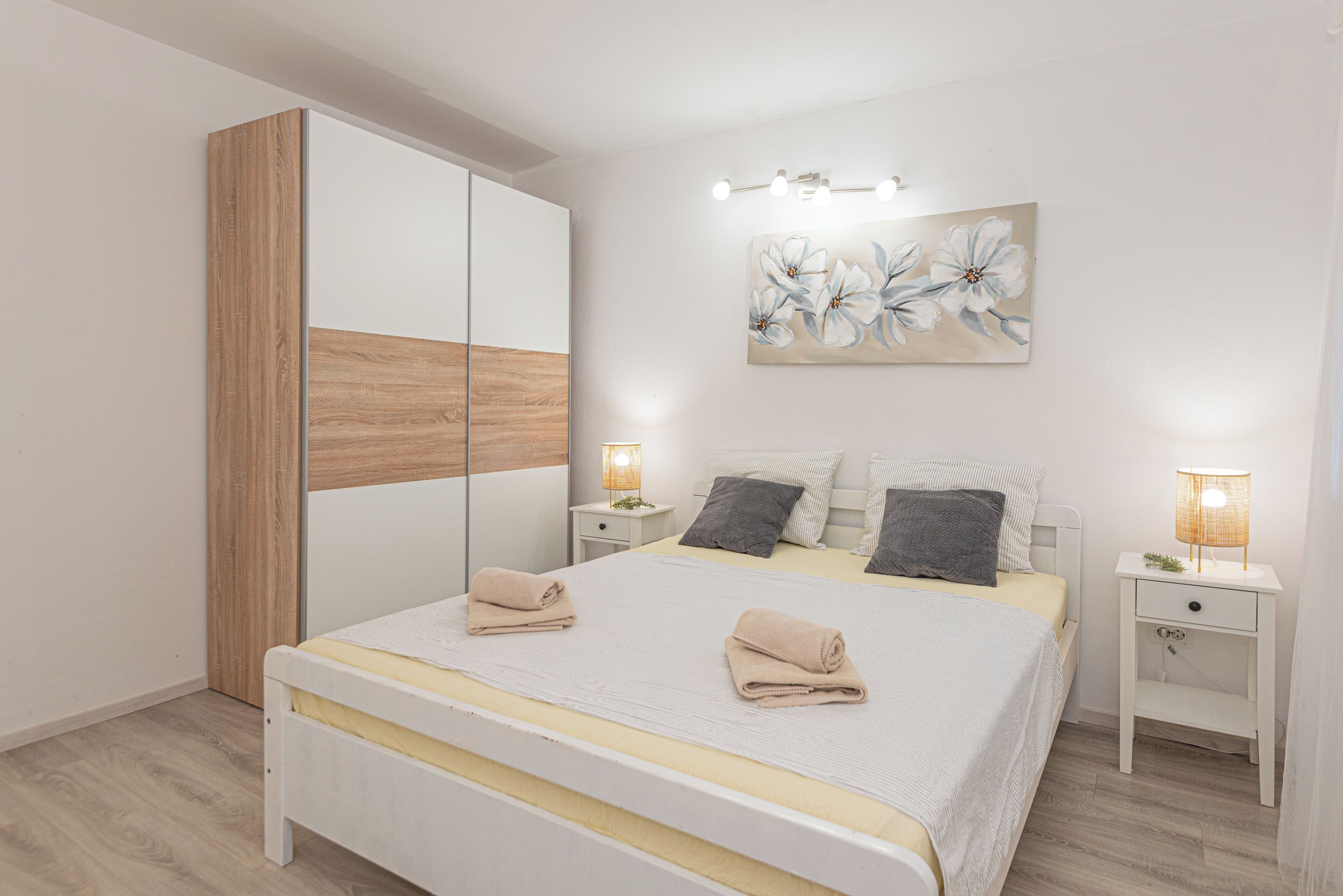 4 bedrooms, Internet, bed sheets