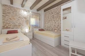 4 bedrooms, Internet, bed sheets - 4-bedroom villa in beautiful Ljubotić with AC, Rural Villa Olive Krka (Ljubotić)