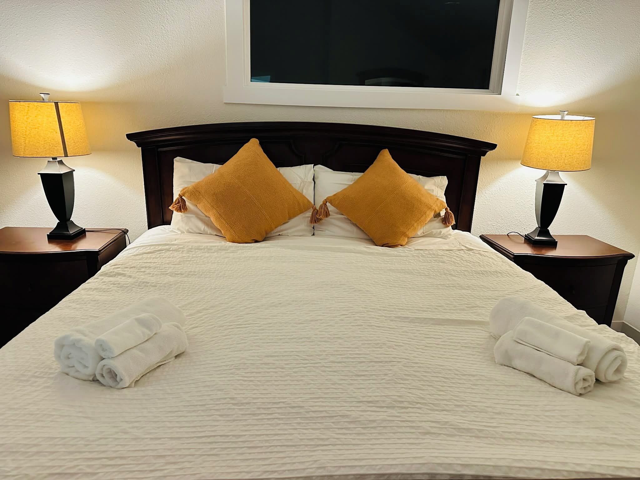 3 chambres, fer et planche à repasser, Wi-Fi, draps fournis