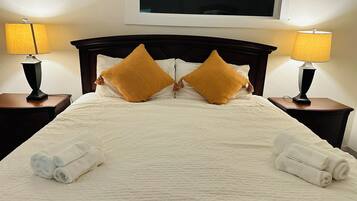 3 chambres, fer et planche à repasser, Wi-Fi, draps fournis