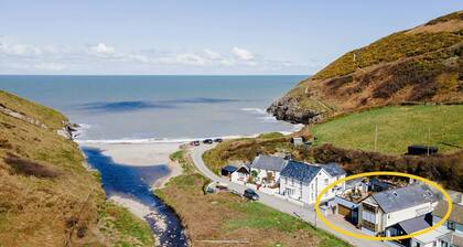 Meddyg y Mor, Cwm Tydu