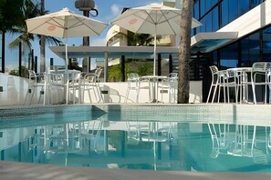 Habitación cuádruple | Alberca | Alberca al aire libre