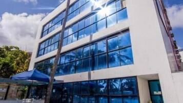 Hồ bơi ngoài trời