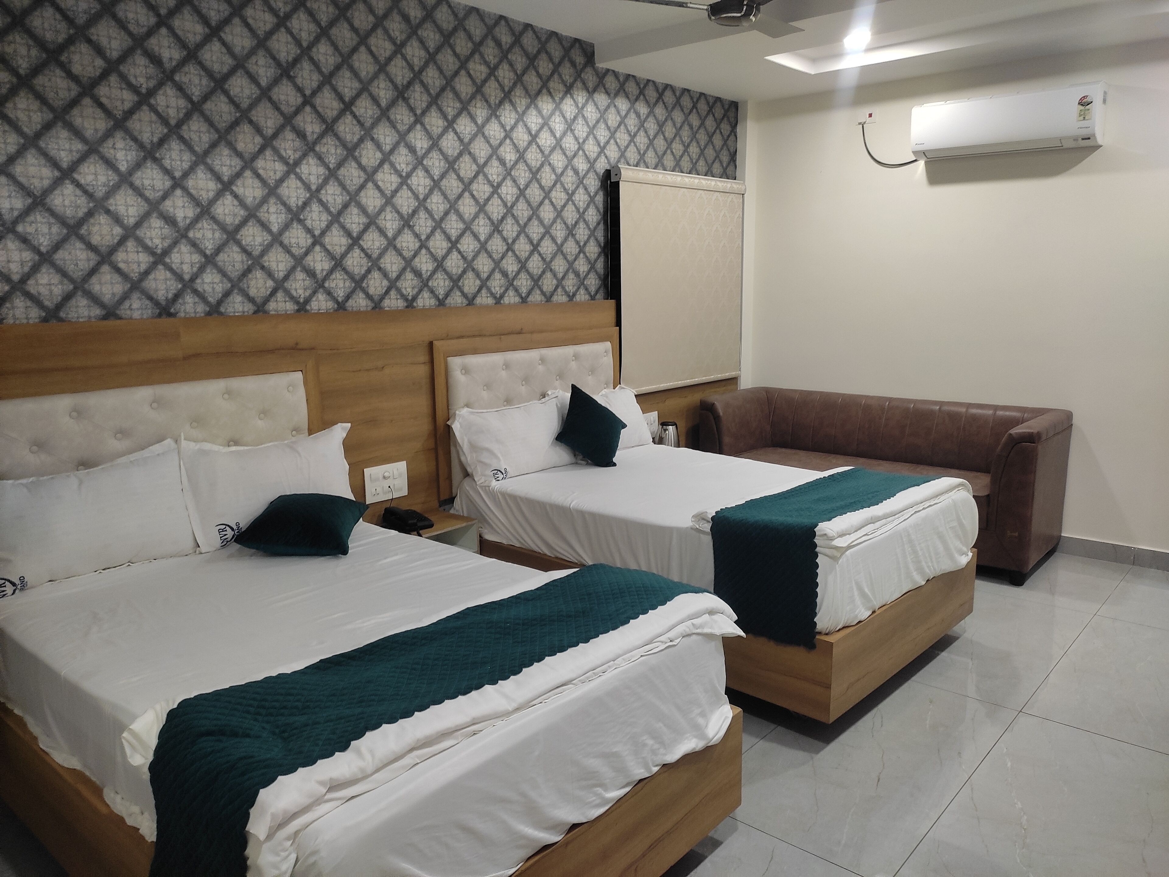 Luxury Suite | In-room safe, free WiFi