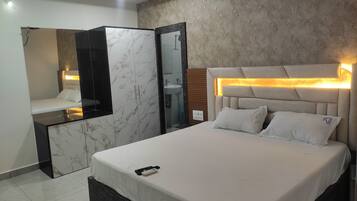 Deluxe Double Room | In-room safe, free WiFi