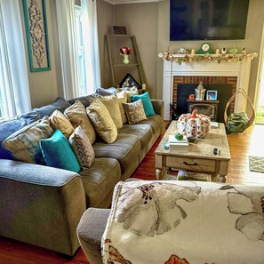 TV - One private bedroom with work space and shared home with spa. (Rocky Hill)