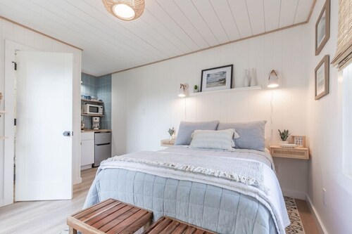 Tiny Cottage by Bay Close to Cape May & Wildwood