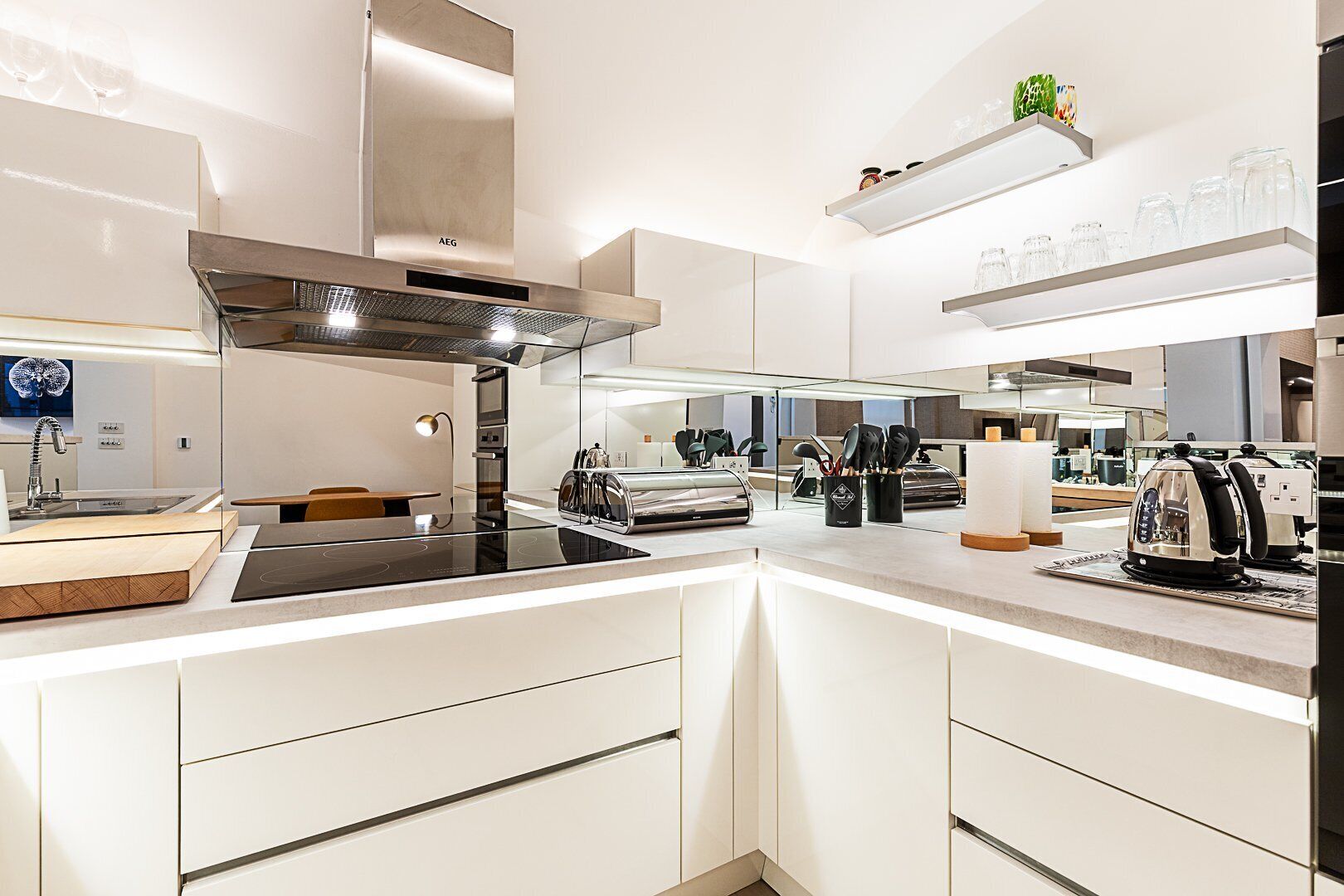 ثلاجة، ميكروويف، فرن، غسالة أطباق