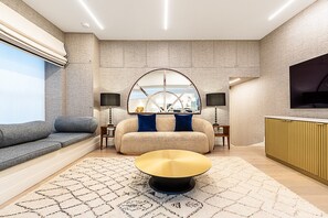 TV - Chic Pimlico Escape with Style & Comfort (London)