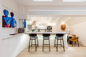 Dining - Chic Pimlico Escape with Style & Comfort (London)