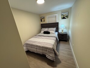 2 habitaciones, tabla de planchar con plancha y wifi gratis 