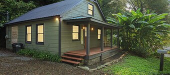 Lux Mountain Cabin-Hot Tub-Fire Pit-Wineries-Walk to Downtown