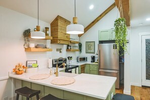 ميكروويف، فرن، موقد طهي مسطح، غسالة أطباق