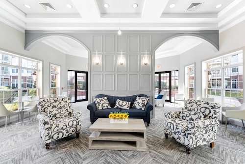 Landing Amazing 1bd, Courtyard, Tennis Court