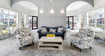 Landing Amazing 1bd, Courtyard, Tennis Court