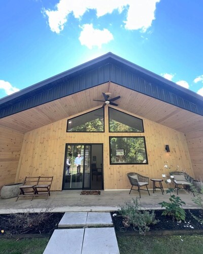 The Cork Cottages, Unit 1, Modern and New 2b/2b in the heart of wine country.