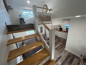 Interior - "Tiny Cottage in Tampa" The Pelican
Ybor/D’Town/Cruise port (Tampa)