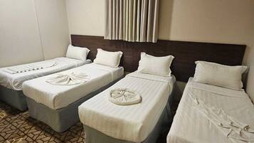 Phòng tiện nghi đơn giản, dịch vụ dọn phòng