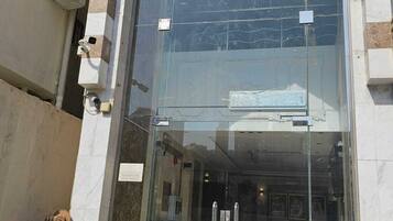 Mặt tiền nơi lưu trú