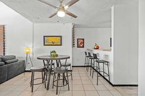 Luxury-Apartment, Balkon | Esszimmer