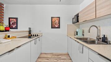 LyxlÀgenhet - balkong | Eget kök | KylskÄp, mikrovÄgsugn, kaffe- och tebryggare och brödrost