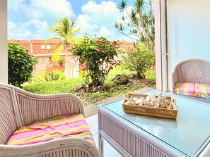Terrace/patio - Bright duplex just minutes from the beach and restaurants at Anse Mitan (les trois ilets)