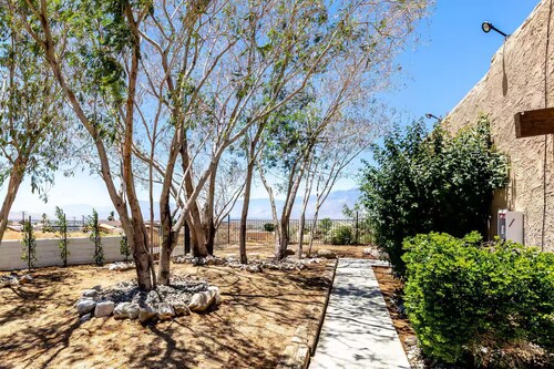 Pretty In Pink w/ Back Yard/2BR/2 Bath