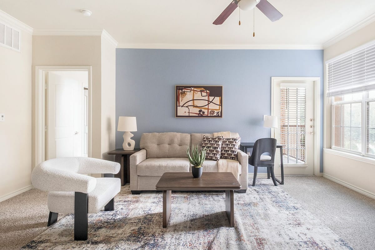 Departamento (2 Bedrooms) | Área de sala de estar | Televisión de 50 pulgadas con canales digitales