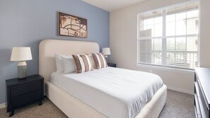 1 chambre, décoration personnalisée, ameublement personnalisé, bureau
