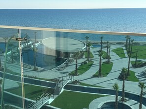 Outdoor pool, a heated pool - Spacious Beachfront Studio at Playa Encanto Encantame Soleil (Puerto Peñasco)