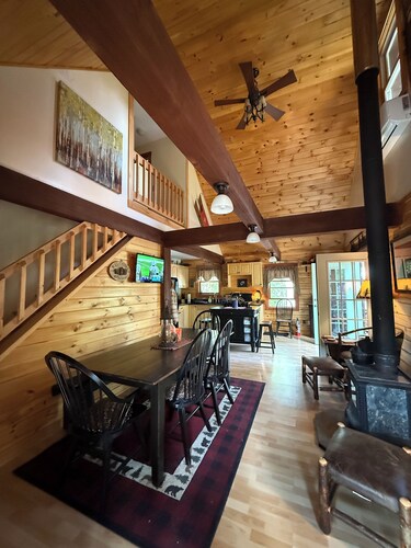 Mountain Cabin Charm in Rumney with Wood Stove.