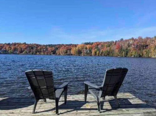 Authentic Lakefront Cottage with Spa