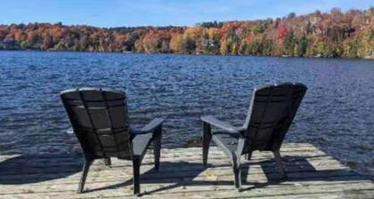 Authentic Lakefront Cottage with Spa