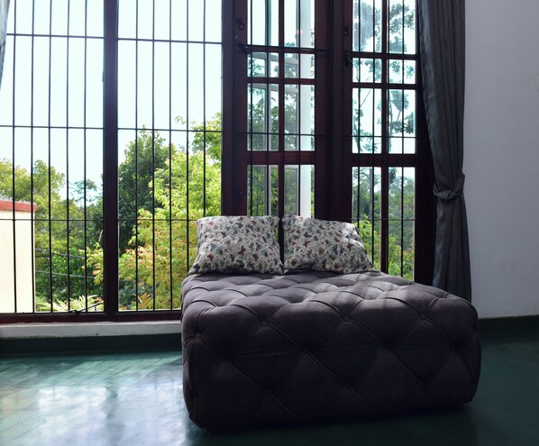 Living area - Thimira Mist - Mountain-View Home (Kandy)