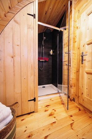 Comfort Cabin, Patio, Sea View | Bathroom