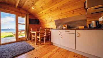 Kabin Comfort, patio, pemandangan laut | Dapur pribadi