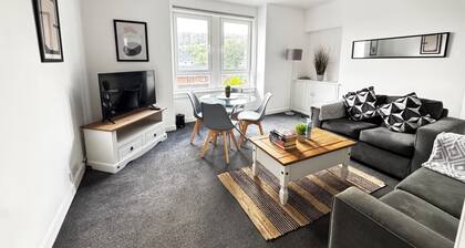 2-Bed Gourock Margaret St - Sleeps 4 - Contractors, Business & Relocations
