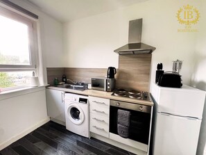 Micro-ondes, four, bouilloire électrique, grille-pain