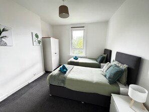 2 Schlafzimmer, Schreibtisch, Bügeleisen/Bügelbrett, kostenloses WLAN