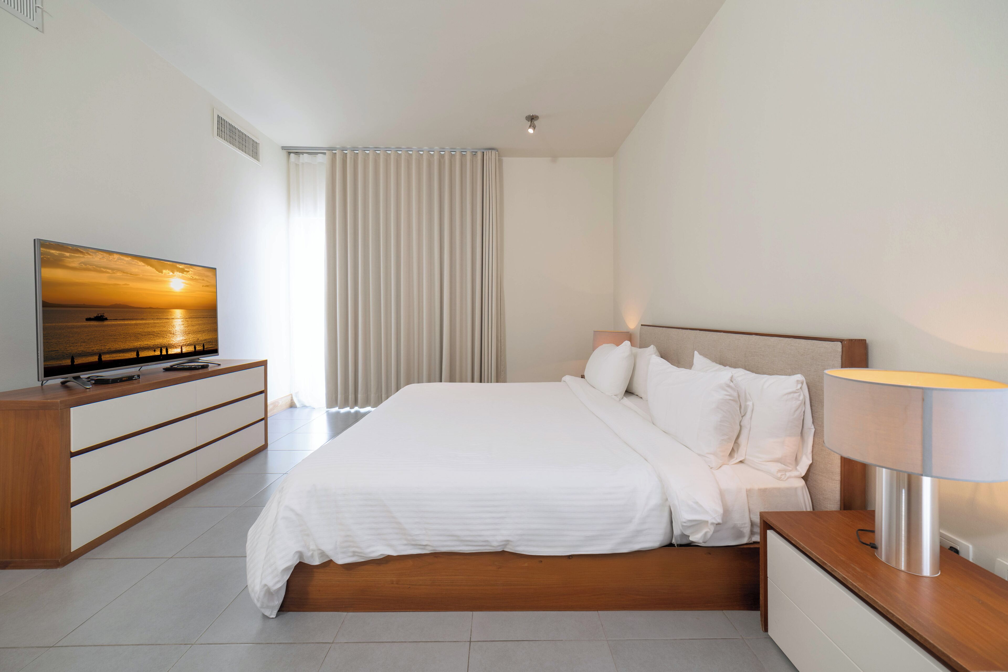 Comfort appartement, gedeeltelijk uitzicht op oceaan | Een strijkplank/strijkijzer, gratis wifi