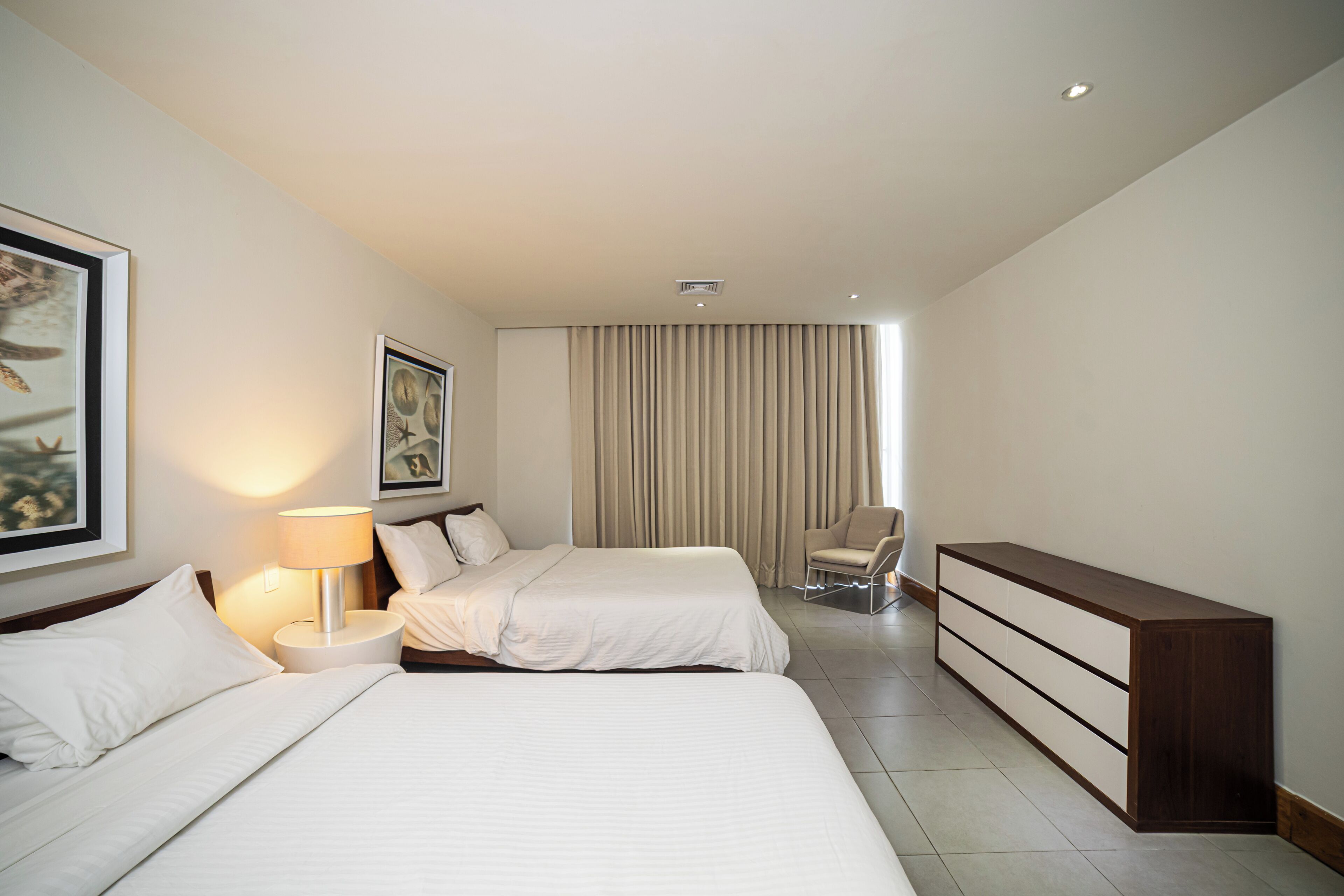 Comfort appartement, gedeeltelijk uitzicht op oceaan | Een strijkplank/strijkijzer, gratis wifi