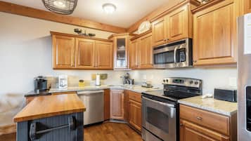 Dishwasher, coffee/tea maker, cookware/dishes/utensils, dining tables