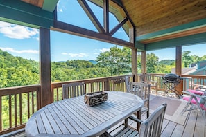 Outdoor dining - Echota Wintergreens 1632- Mtn Condo, Gated Resort, Indoor/Outdoor Pools & Hot Tu (Boone)