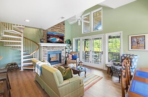 Smart TV - Echota Wintergreens 1632- Mtn Condo, Gated Resort, Indoor/Outdoor Pools & Hot Tu (Boone)