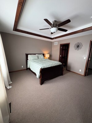 Iron/ironing board, free WiFi, bed sheets