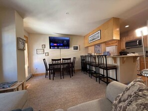 Smart TV, stereo, offices