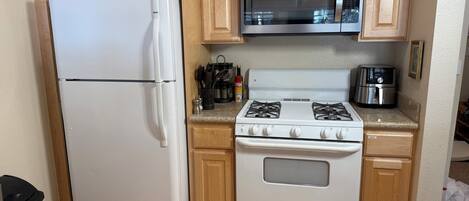 冰箱、微波炉、烤箱、炉灶