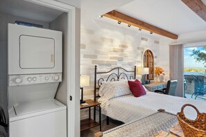 1 bedroom, iron/ironing board, WiFi, bed sheets - Stunning Studio Foothills Condo (Tucson)