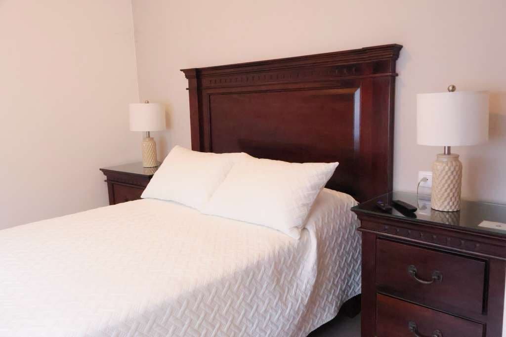 舒适双人房 | 客房内保险箱、免费 WiFi、床单