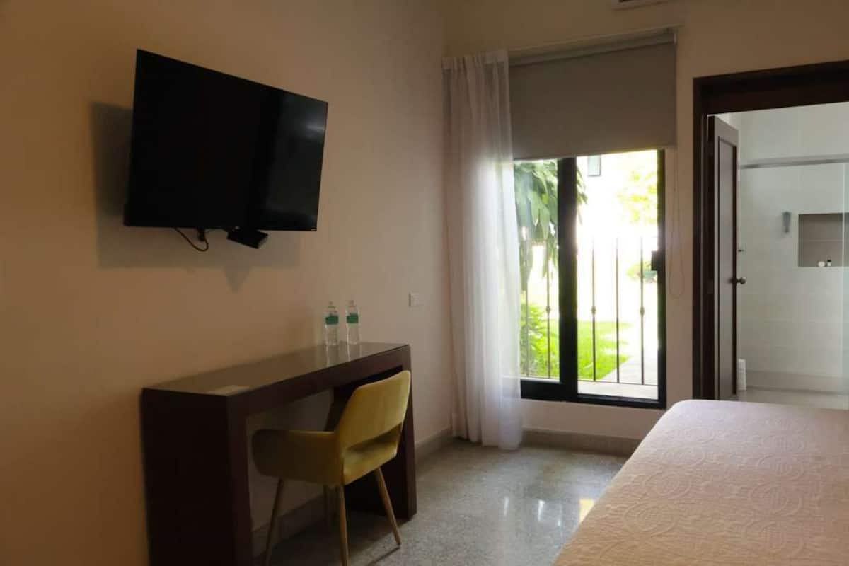 Caja de seguridad en la habitación, wifi gratis y ropa de cama